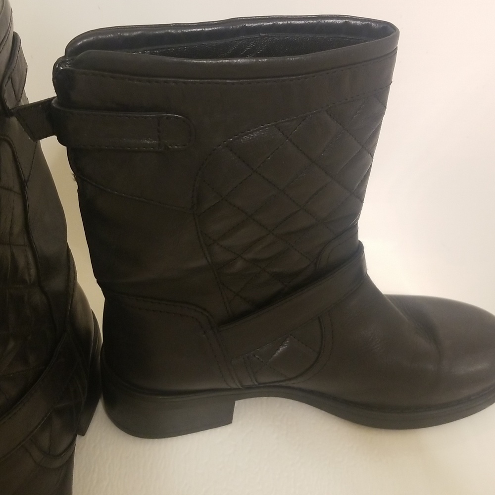 Aquatalia black leather ankle boot. - Picture 2 of 5